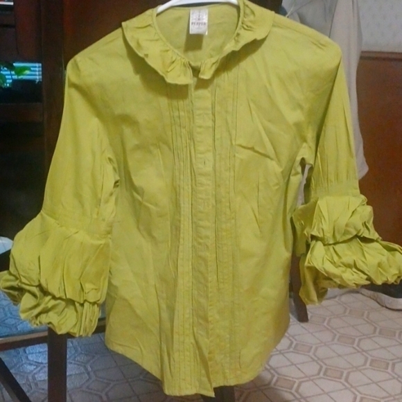pepper Tops - BEAUTIFUL BLOUSE!